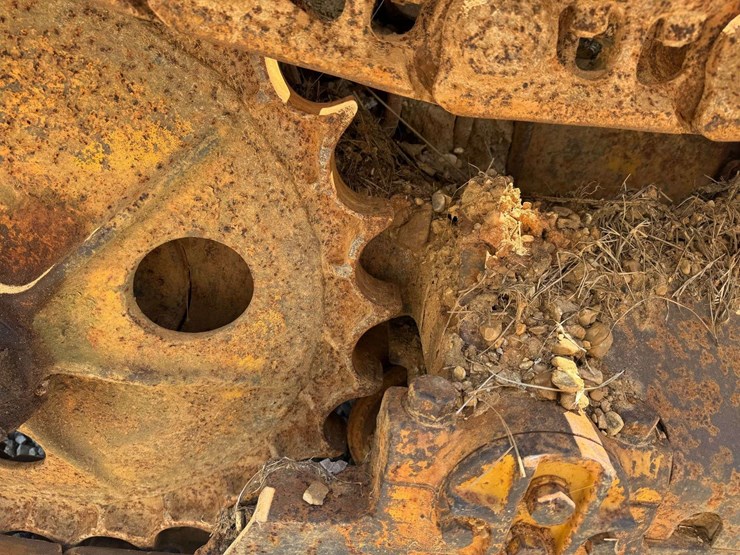 caterpillar-933-image-22