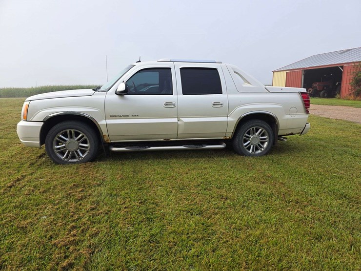 2003-cadillac-escalade-image-19