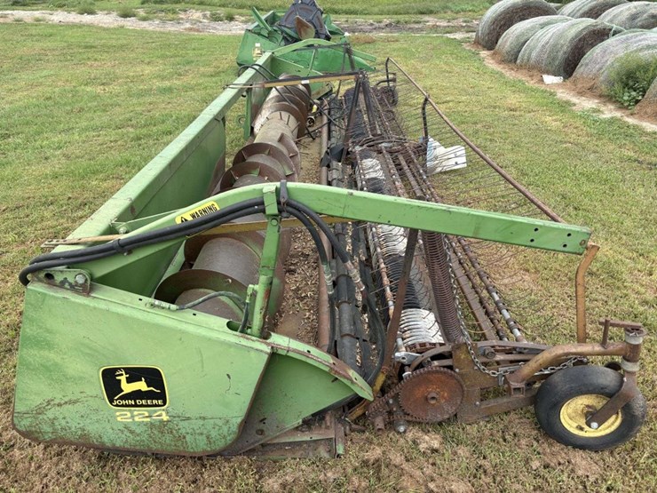 john-deere-224-image-12