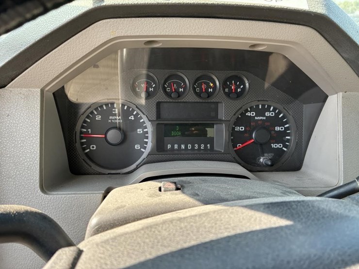 2010-ford-f550-image-15