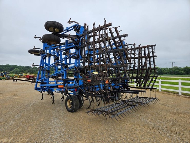 new-holland-st250-image-3