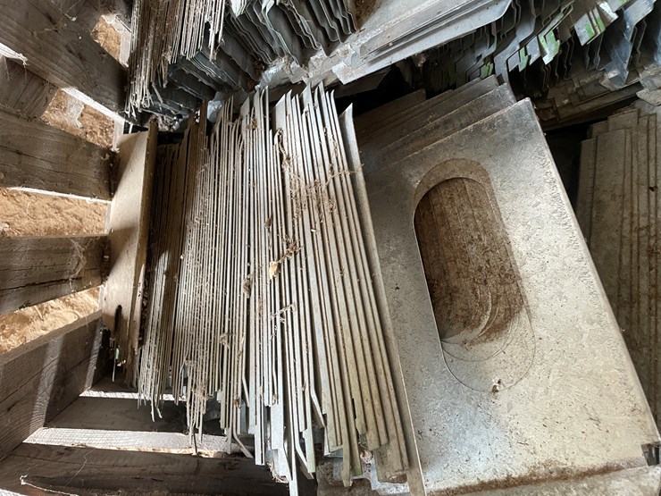 #5556-•-wood-crate-full-of-metal-hang-on-gutters-image-3