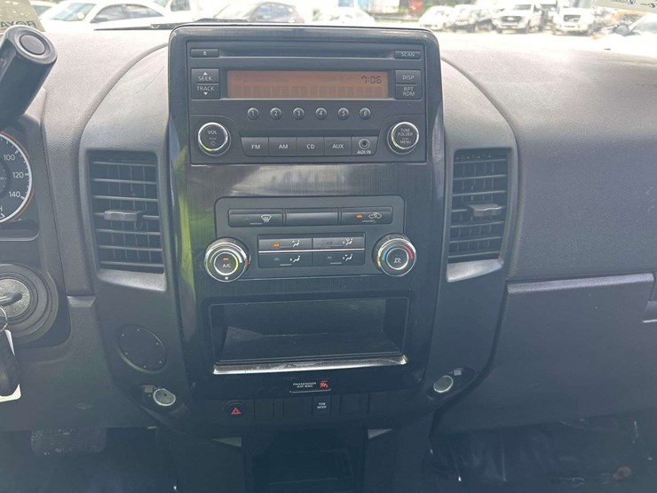 2013-nissan-titan-image-13