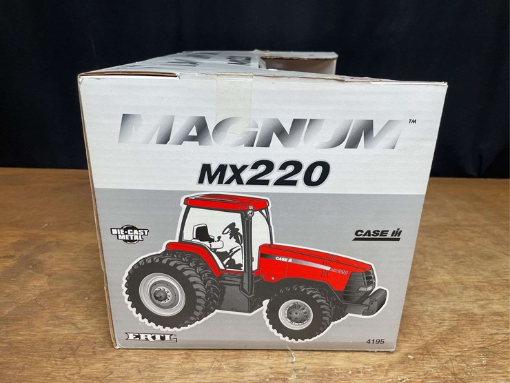 1/16-case-ih-magnum-mx220-nib-ertl-image-6