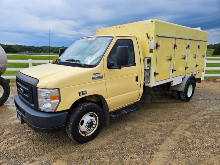 2019-ford-e450-image-1