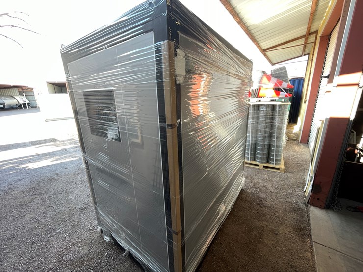 #4002-•-portable-restroom-image-10