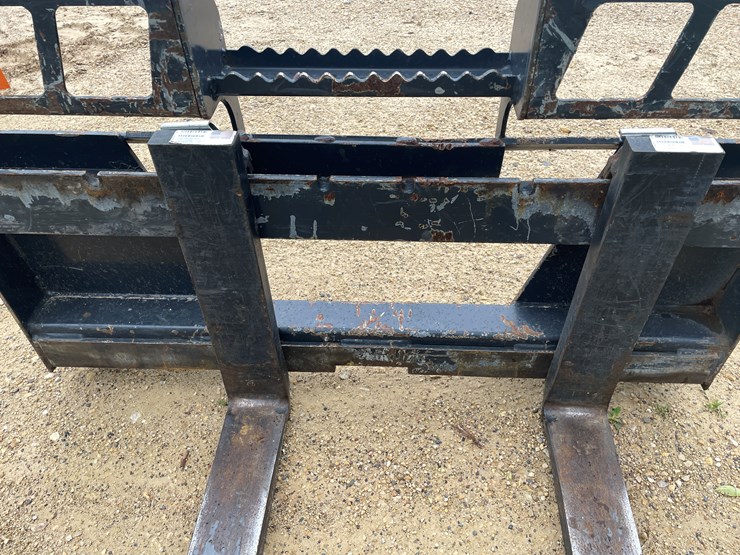 #194-•-stout-skid-steer-mount-pallet-forks-image-9