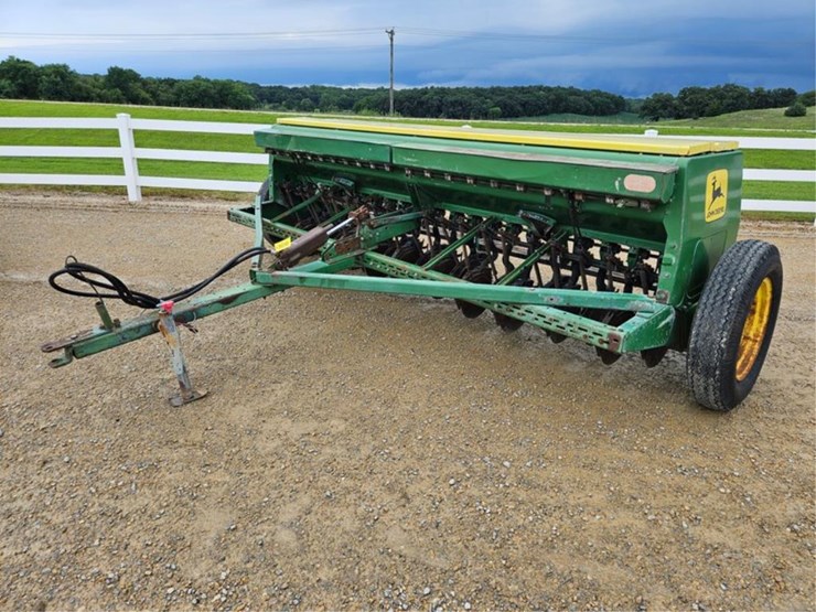 john-deere-8300-image-32