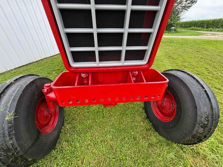 1974-ih-1568-tractor-image-38