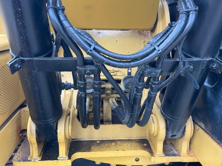 2018-caterpillar-318fl-image-40