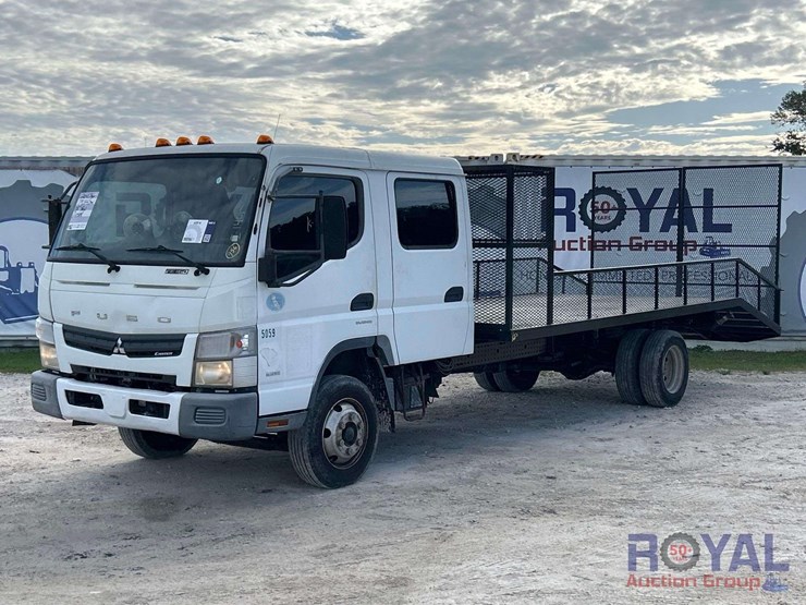 2013-mitsubishi-fuso-fec72w-image-1