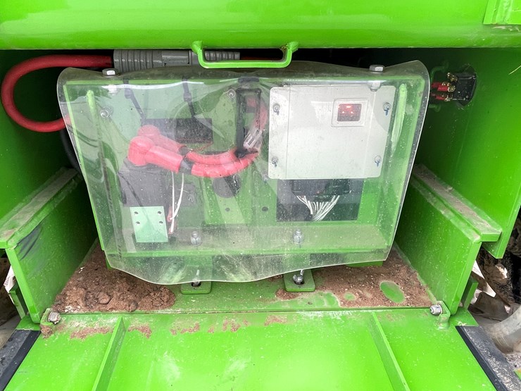#120-•-2024-frontier-f3820tl-track-drive-scissors-lift-with-outriggers-image-14