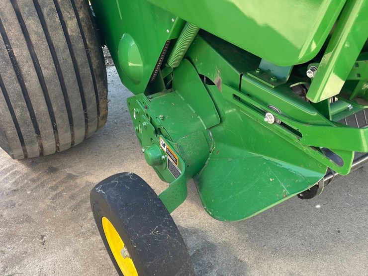 2021-john-deere-560m-image-14