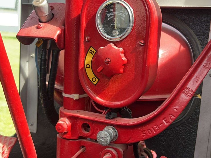 1948-farmall-h-with-automatic-cab-image-46