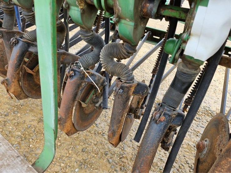 john-deere-8100-image-23