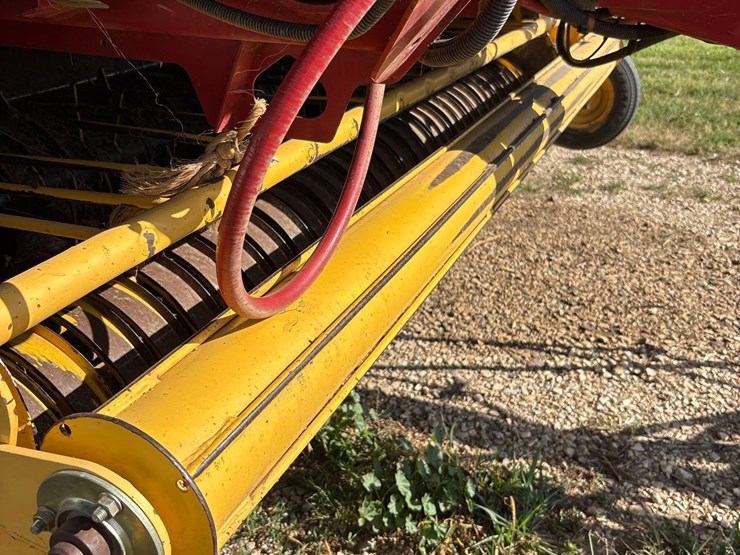 2015-new-holland-roll-belt-560-image-33