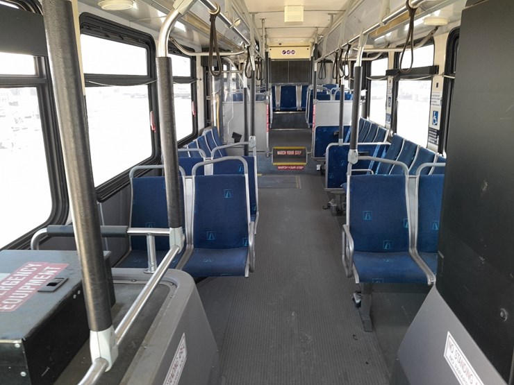 lot#-409-2007-new-flyer-c40lfr-transit-bus-image-6