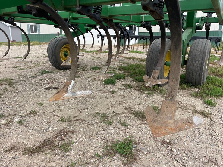 john-deere-2210-image-13