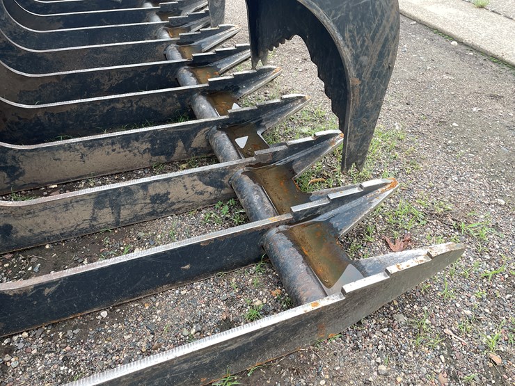 #186-•-stout-skid-steer-mount-84"-grapple-bucket-image-12