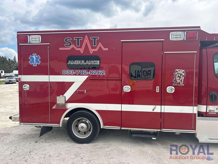 2012-freightliner-m2-106-braun-ambulance-image-19