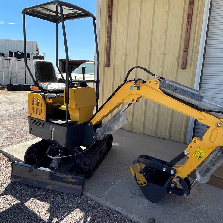 #4600 • Landhero Mini Excavator
