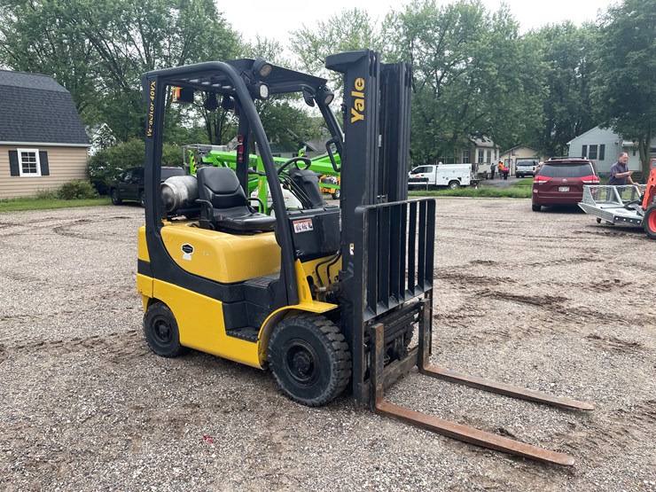 #140-•-2016-yale-glp040-lp-gas-4,000-lb-forklift-image-3