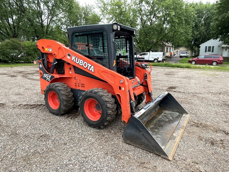 2016-kubota-ssv75-image-3
