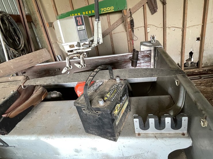 #5492-•-14'-alumacraft-boat-with-chrysler-20hp-outboard-motor-image-22