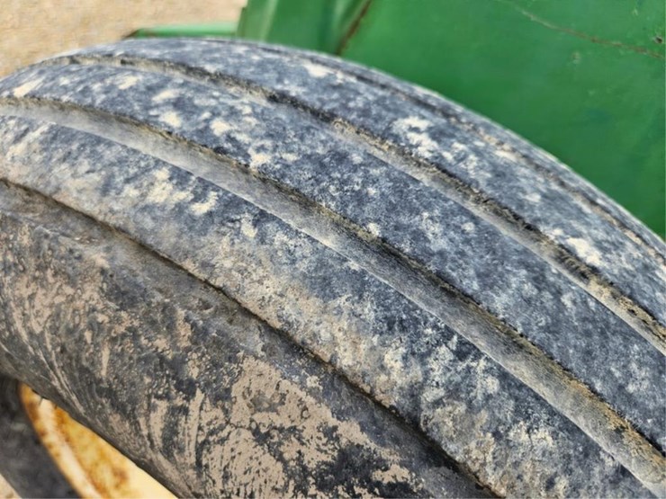 john-deere-8100-image-27