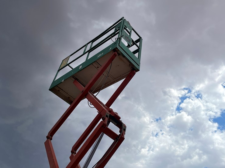 #1017-•-scissor-lift-image-32