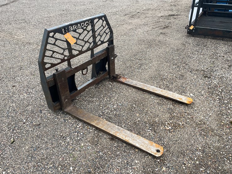 #192-•-bradco-skid-steer-mount-pallet-forks-image-3