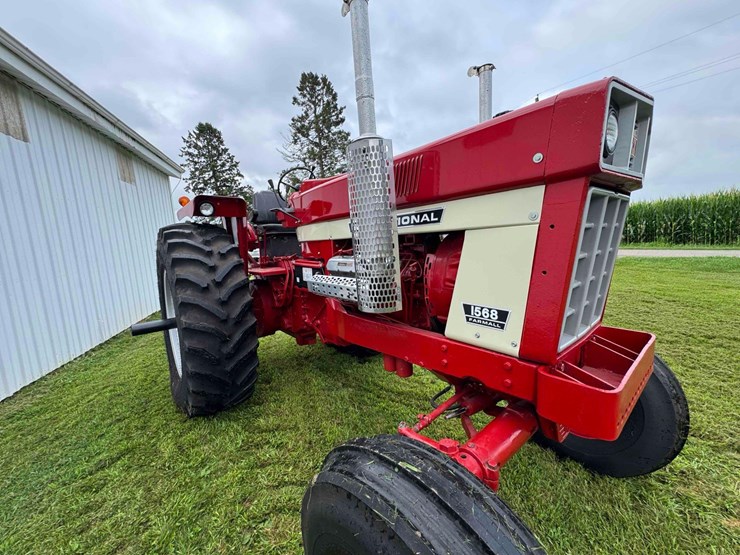 1974-ih-1568-tractor-image-42