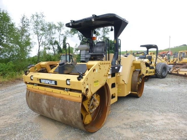 2014-caterpillar-cb64-image-23