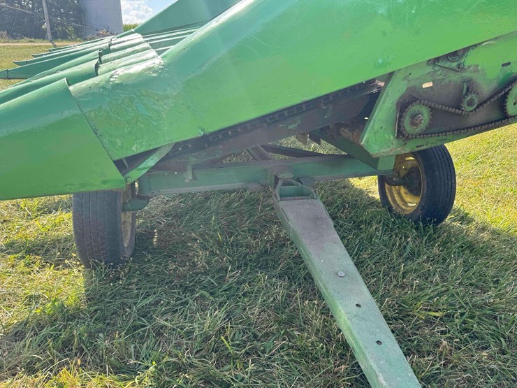 jd-6-row-corn-head-&-cart-image-13