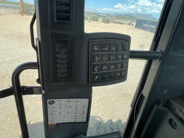 deere-672d-image-32