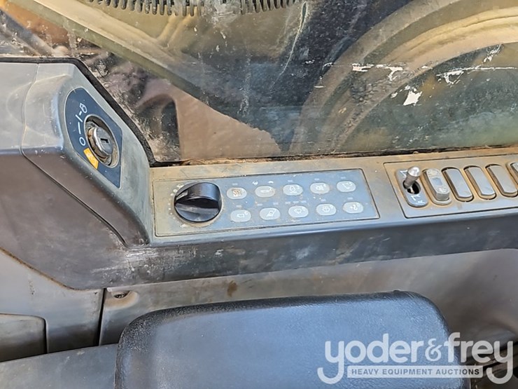2016-caterpillar-336fl-image-42