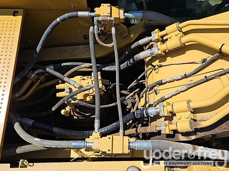 2016-caterpillar-336fl-image-32