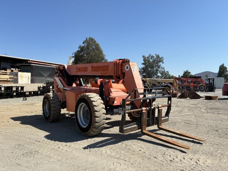 2013-jlg-8042-image-2