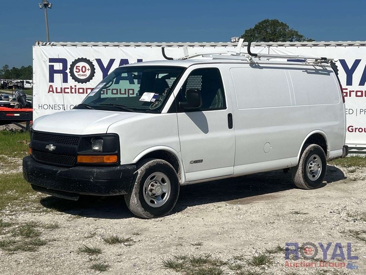2006-chevrolet-express-2500-cargo-van-image-1