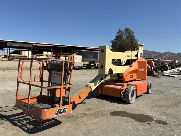 2007-jlg-e400a-image-1