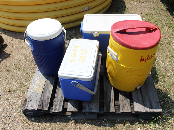#5125-•-pallet-of-water-coolers-image-1