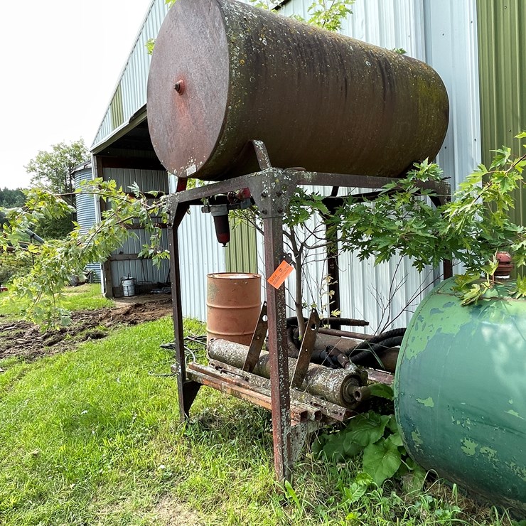 #5494 • S.O. Company Metal Fuel Tank on Metal Stand