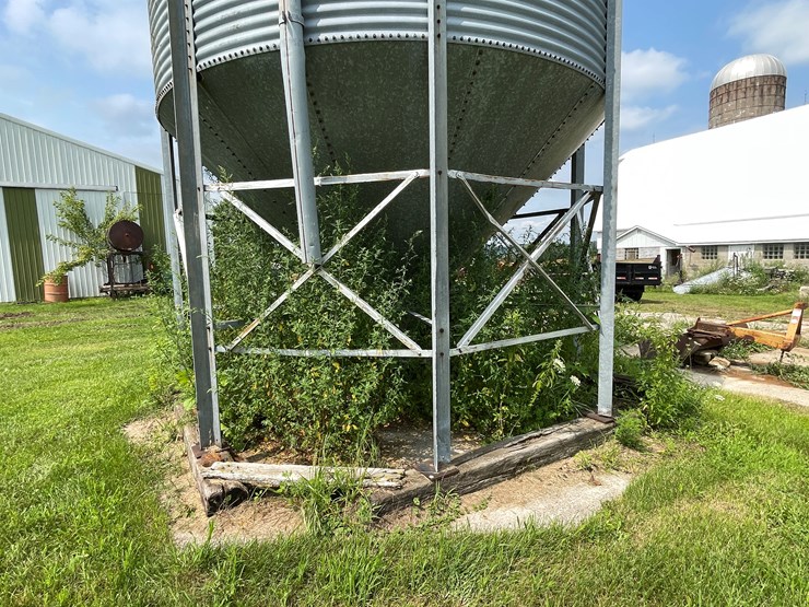 #5493-•-metal-feed-bin-image-10