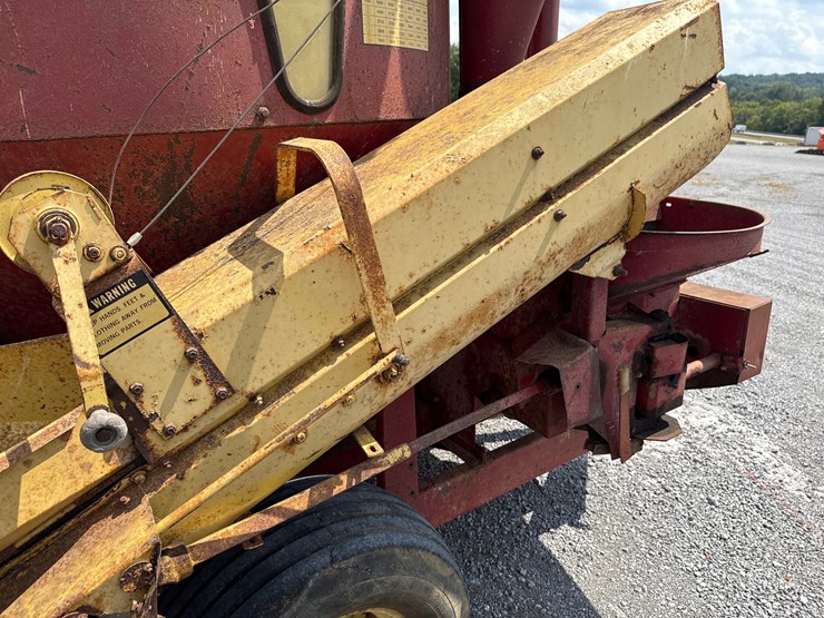 new-holland-355-image-8
