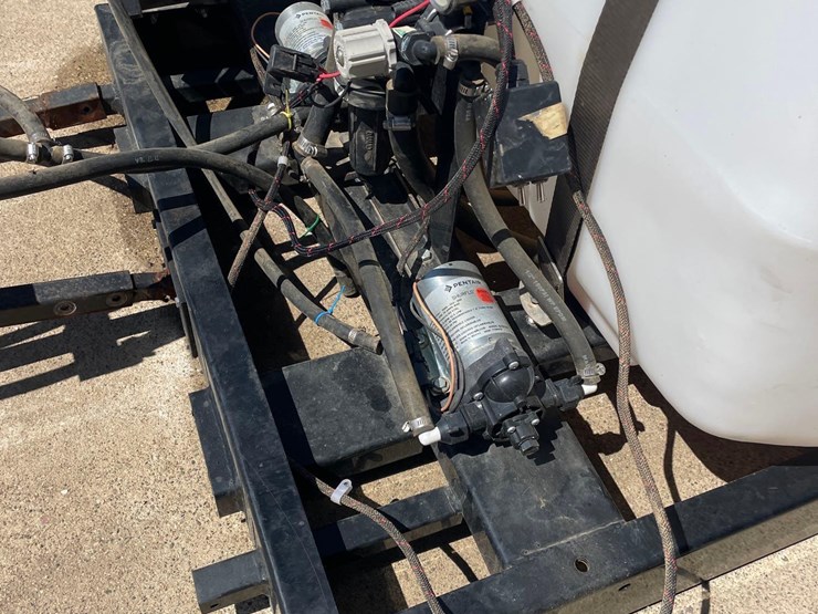 100-gallon-spray-tank-image-3