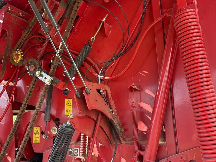 2015-new-holland-roll-belt-560-image-42
