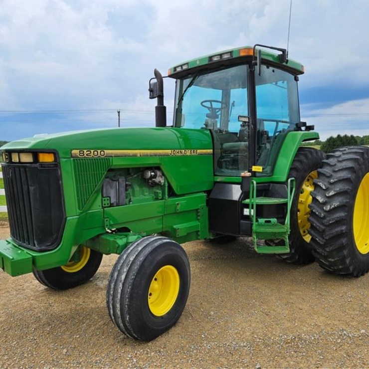 JOHN DEERE 8200