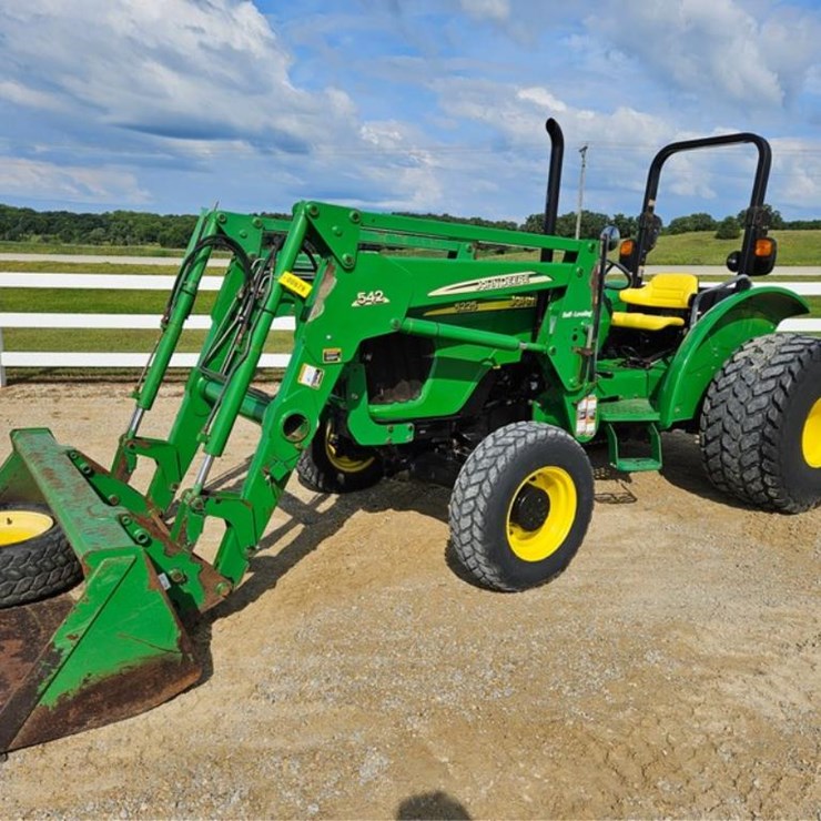 JOHN DEERE 5225