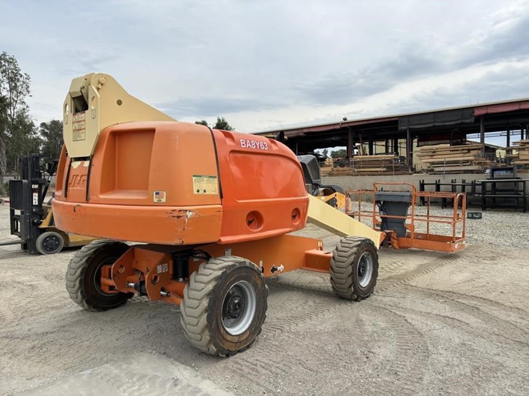 2009-jlg-400s-image-3