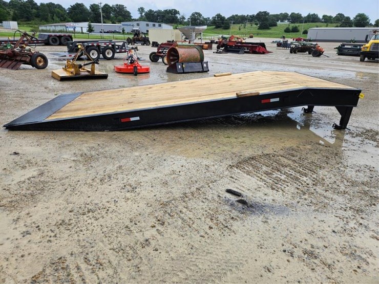 #403-•-x-star-20'-x-101"-loading-ramp-image-6